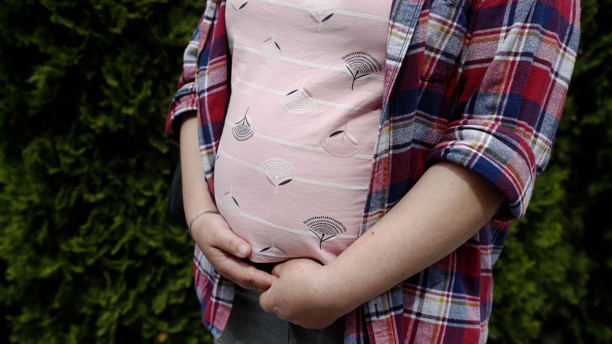 Alquiler de mujeres para procrear: esperando al Gobierno
