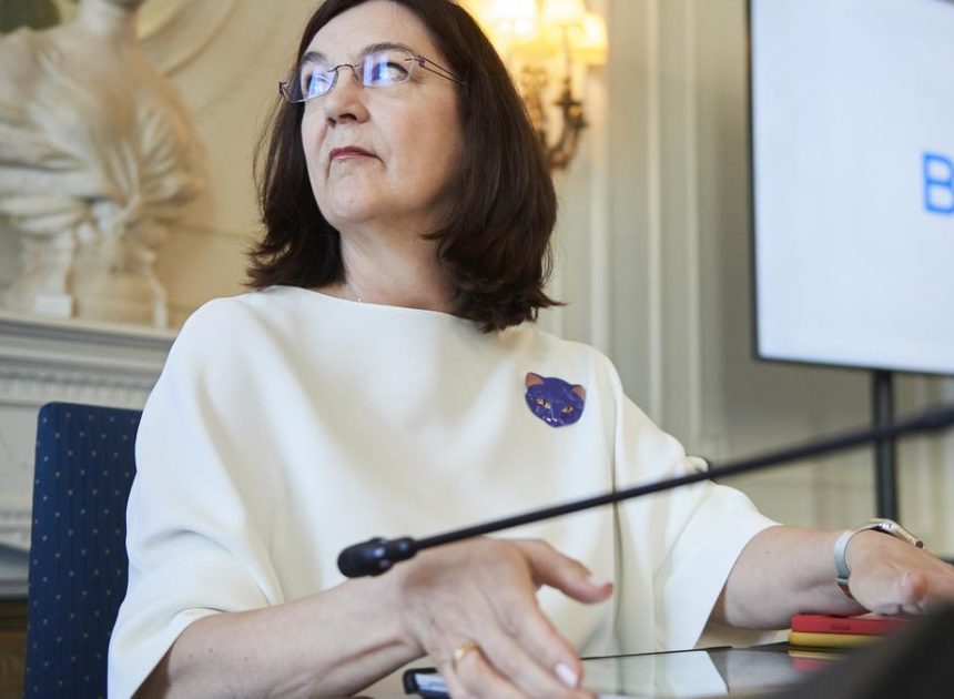 Competencia aprueba con condiciones la OPA de BBVA por Banco Sabadell y deja la decisión en manos del Gobierno