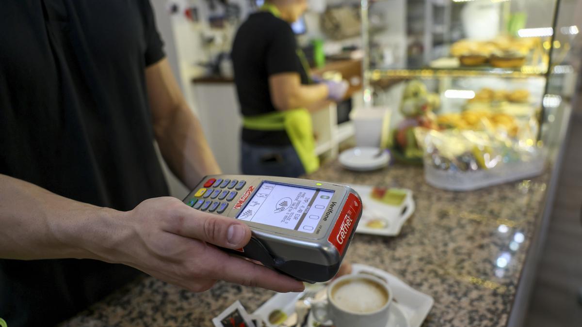 Una de las lecciones del apagón: hay que llevar efectivo en el bolsillo