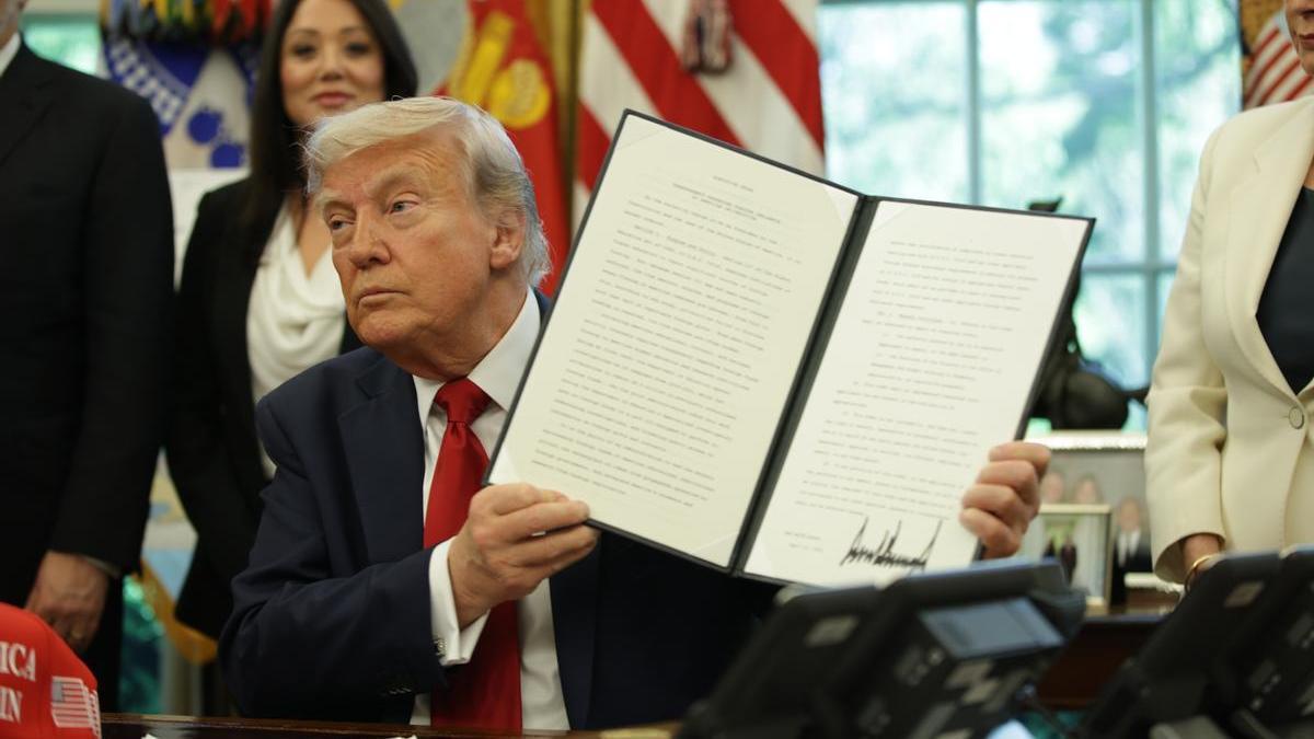 Trump amplía su ataque a las universidades con una orden para cambiar el sistema de acreditaciones de los centros