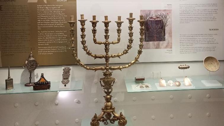 El Museo Sefardí de Toledo renueva el relato de la historia y el patrimonio hispanojudío en su exposición permanente