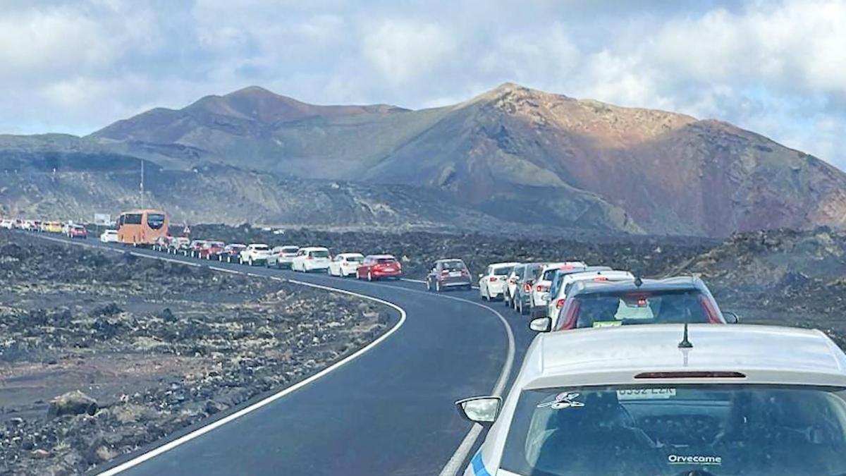 El Seprona denuncia al Parque Nacional de Timanfaya, el cuarto más visitado de España, por exceso de coches