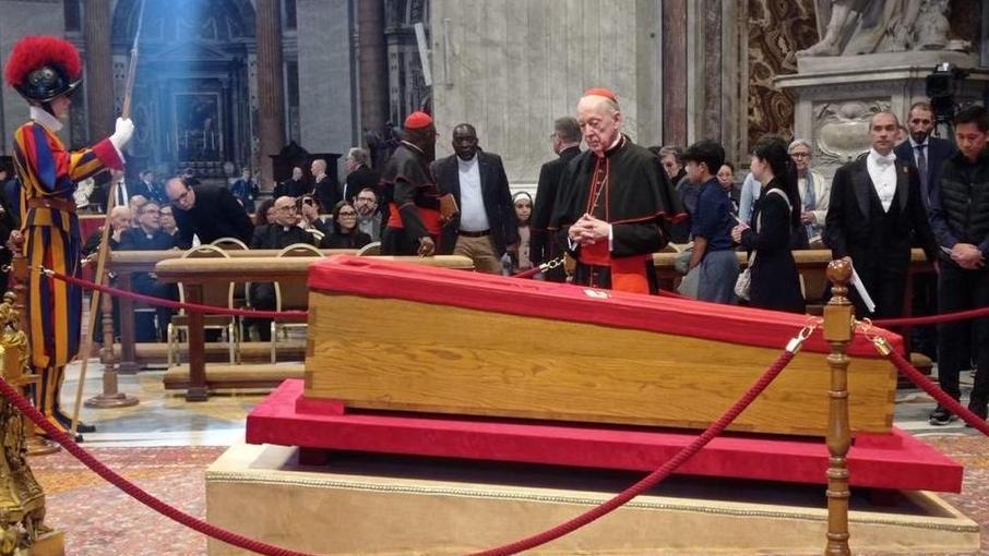 Cipriani, el cardenal del Opus Dei acusado de abusos sexuales, pasea por Roma su desafío al papa Francisco antes del cónclave