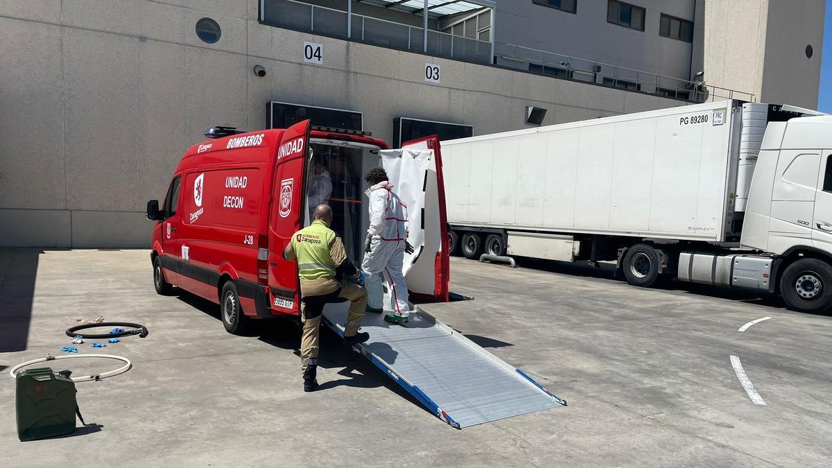 Cientos de evacuados y dos intoxicados en Zaragoza por una fuga de amoniaco en una nave industrial de Plaza