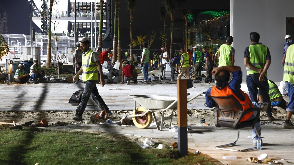 Trabajadores migrantes muertos en obras del Mundial en Arabia Saudí: decapitados, aplastados y electrocutados