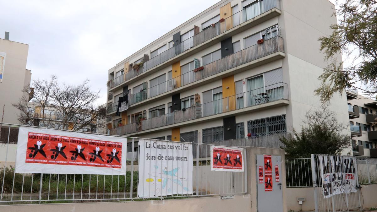 Un juez admite a trámite la demanda de 61 inquilinos de InmoCriteria contra el cobro del IBI