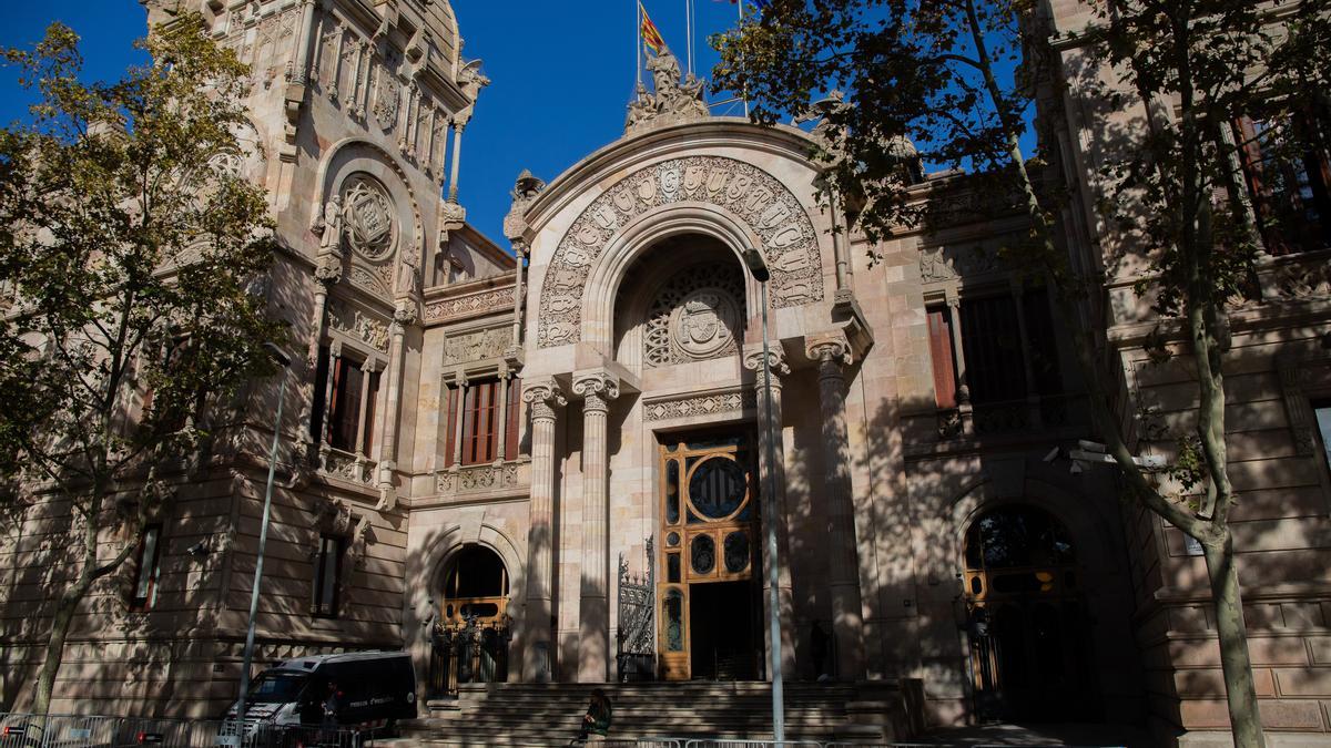 La Fiscalía pide 107 años de cárcel a un hombre por ofrecer sexo con una niña de 13 años tutelada y grabar las violaciones