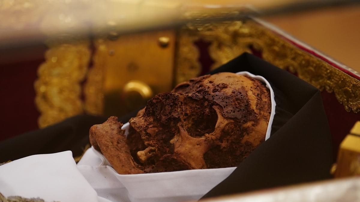Críticas y memes en redes sociales por la exhibición del cuerpo «incorrupto» de Santa Teresa