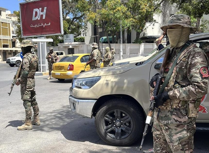 Un grupo de españoles, atrapados en un hotel de la capital de Libia por los combates