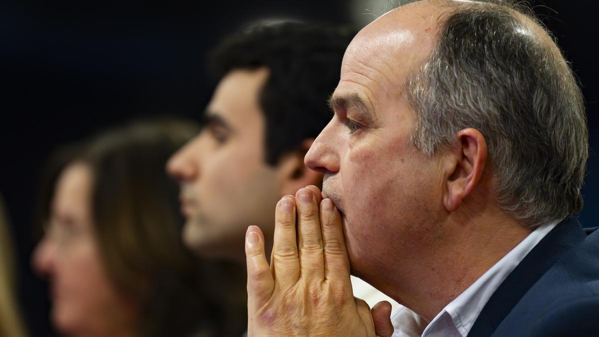 Junts vuelve a bailar al ritmo que marca Aliança, ahora por el velo islámico: «Bienvenidos a la extrema derecha»
