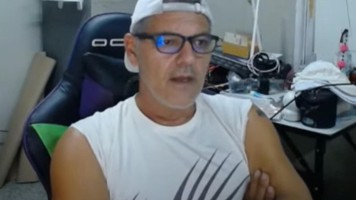 Frank Cuesta reaparece en un directo: «Hoy he puesto un vídeo de un guion que se me mandó»