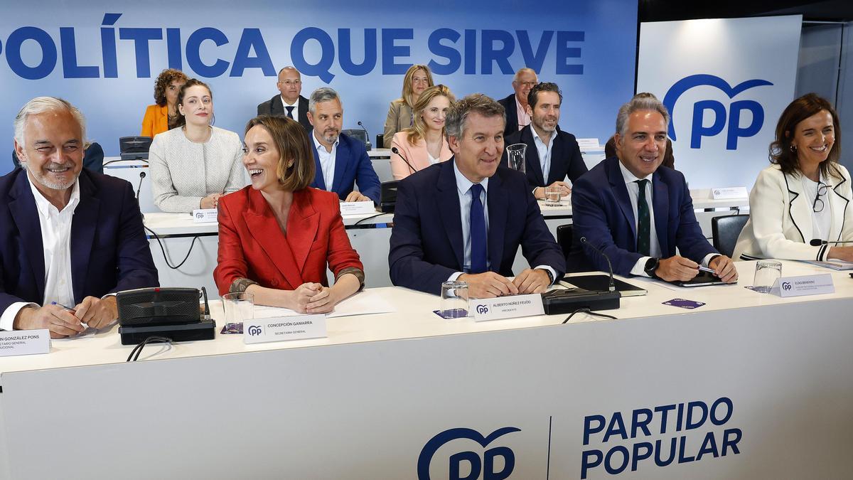 El PP carga contra Sánchez tras la publicación de ‘wasaps’ de hace años entre él y Ábalos