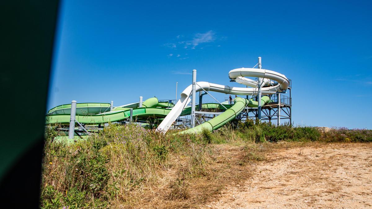 El parque acuático ilegal favorecido por el PP cierra sus puertas tras años de desafío a la Justicia