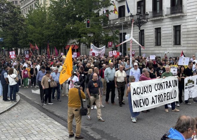 Vecinos de diversas zonas de España salen a la calle en contra de macrogranjas y macroproyectos energéticos