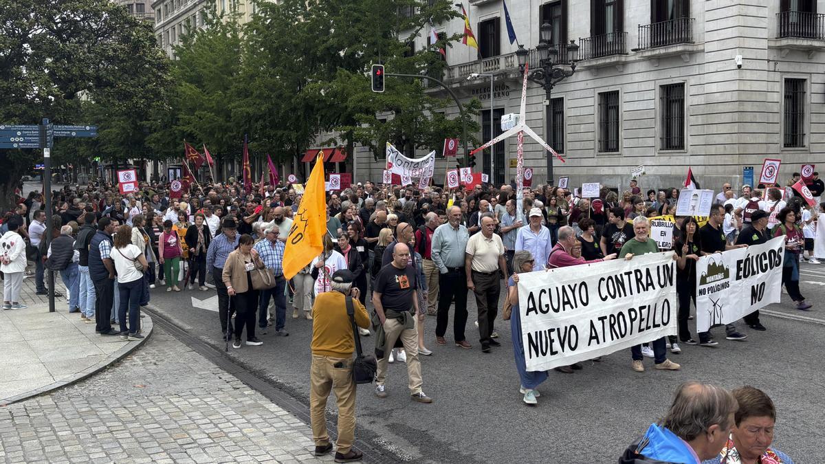 Vecinos de diversas zonas de España salen a la calle en contra de macrogranjas y macroproyectos energéticos