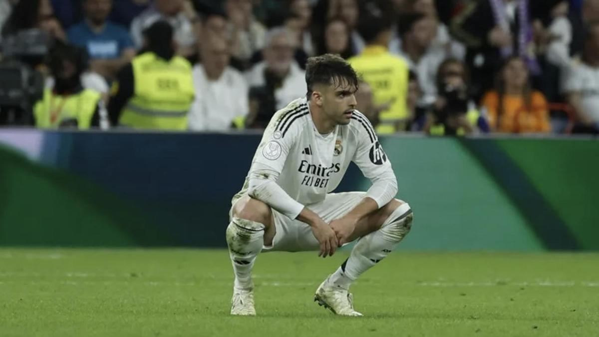 El juez cree que el futbolista Raúl Asencio pidió el vídeo sexual sabiendo que salía una menor y se lo mostró a otra persona