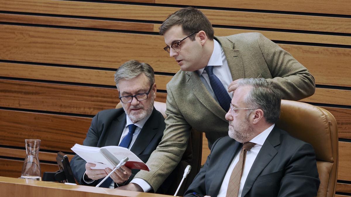 Guerra entre altos funcionarios, acoso y cuatro condenas: crisis en las Cortes de Castilla y León, presididas por Vox