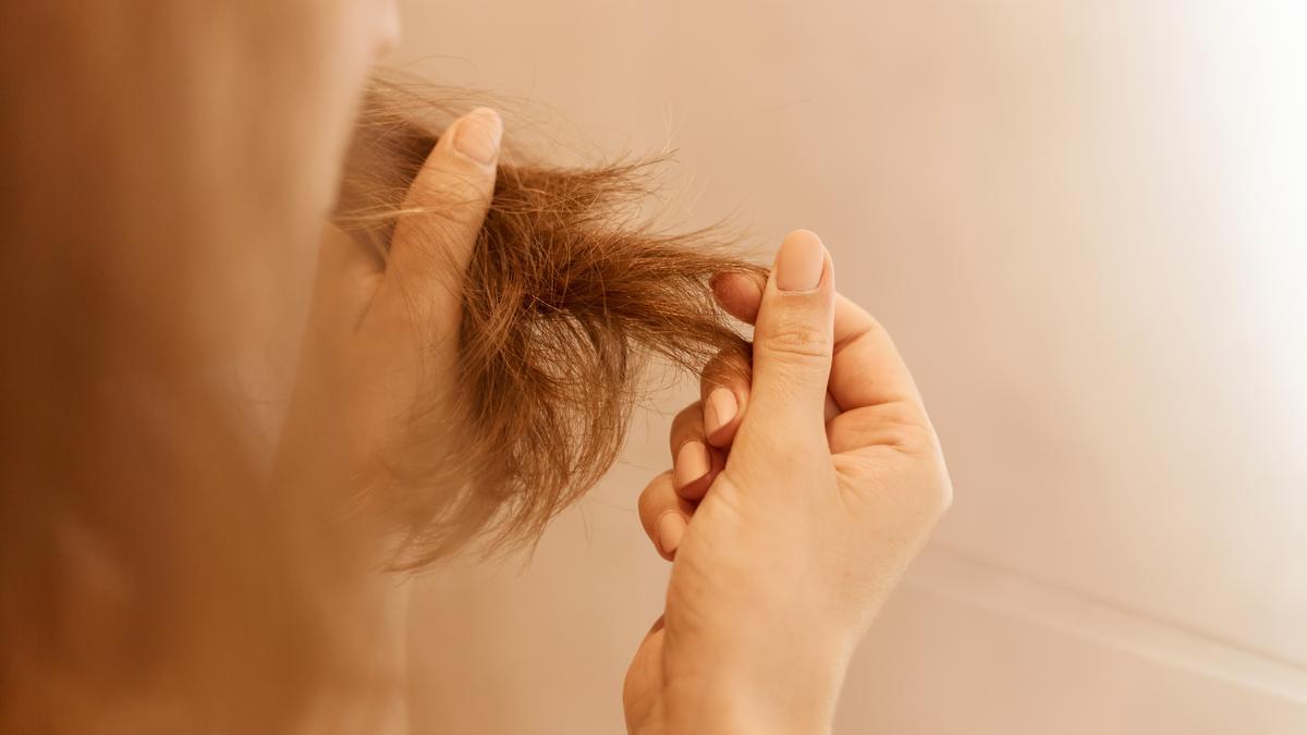 No solo la piel, el pelo también envejece: cómo cuidarlo para frenar sus signos y fortalecerlo