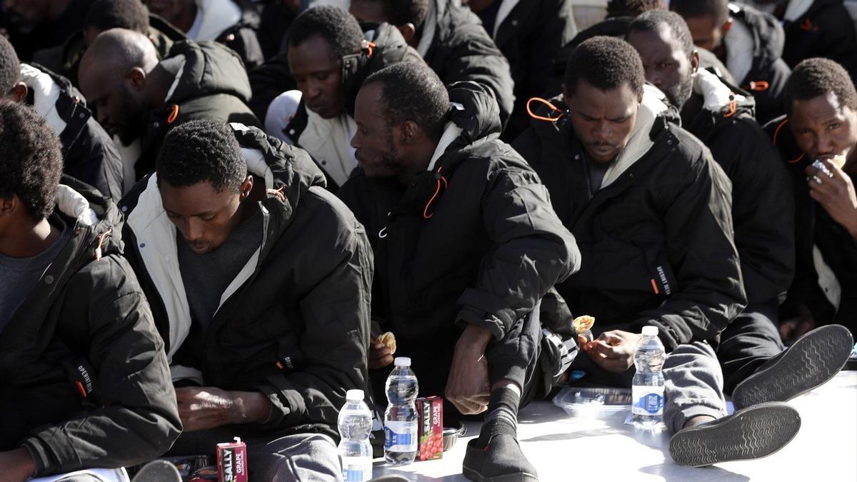 Trump planea deportar a migrantes a Libia, a pesar del maltrato que reciben en ese país, según The New York Times