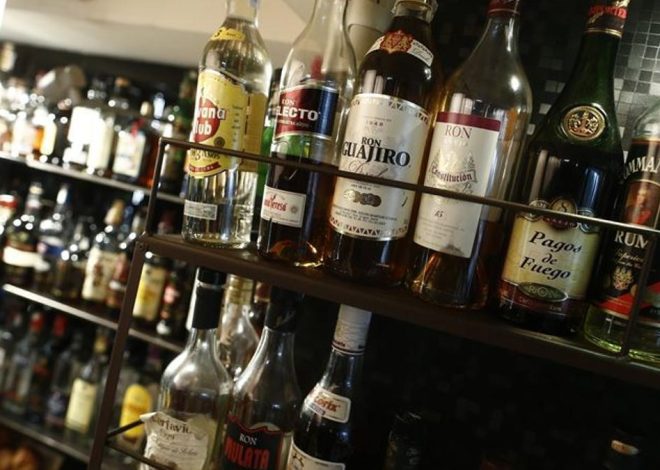 Una veintena de sociedades médicas piden que el etiquetado del alcohol alerte de los riesgos para la salud como el tabaco