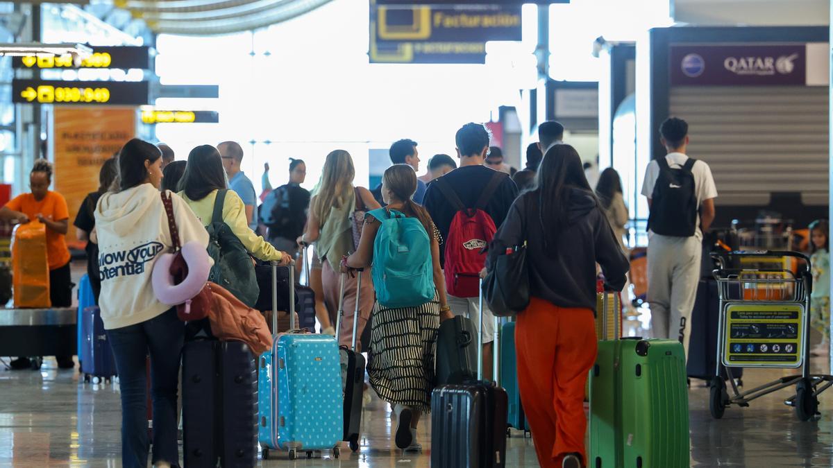 España se opone a la intentona en la UE de avalar que las aerolíneas cobren por la maleta de mano