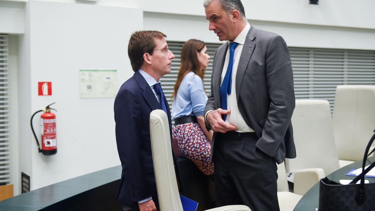 Almeida y Ortega Smith se enzarzan en redes: «Me suplicó ser vicealcalde de Madrid»