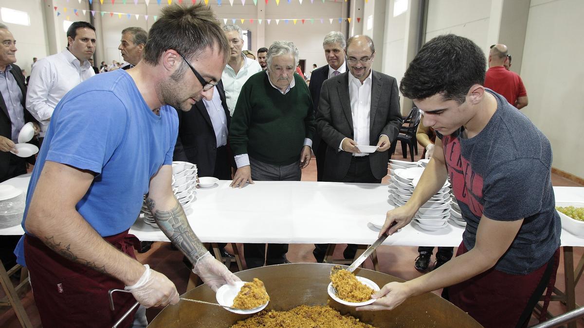 El día en que José Mujica vivió el «sueño» de visitar un pequeño pueblo en Belchite vinculado con la «liberación» de Uruguay