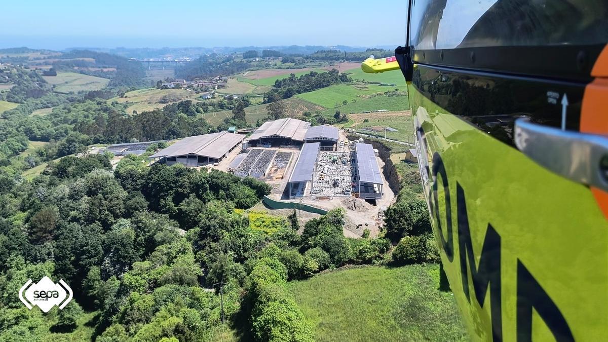 Tres muertos al caer el tejado de una nave en obras de una ganadería en el municipio asturiano de Coaña