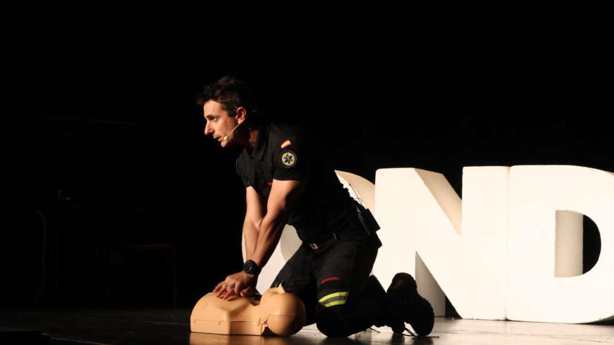 Miguel Assal, el ‘influencer’ de los primeros auxilios: «Cada tres horas muere una persona atragantada en España»