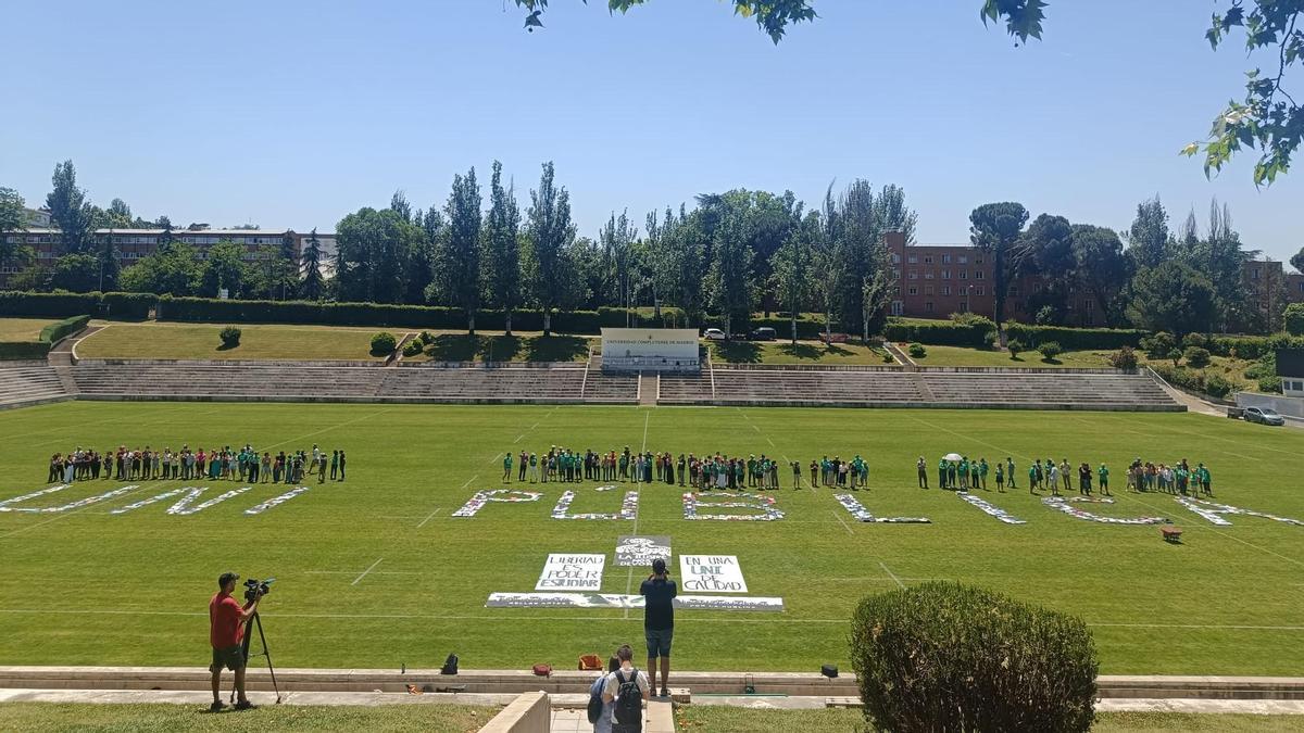 Más de 2.000 tesis doctorales forman el lema «uni pública» en la Complutense para luchar contra las privatizaciones de Ayuso