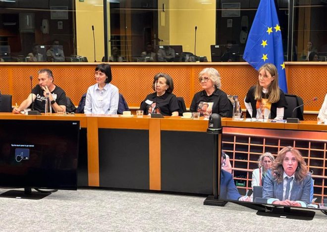 El PP de Mazón rectifica y propondrá invitar a todas las asociaciones de víctimas a la comisión de la DANA en las Corts