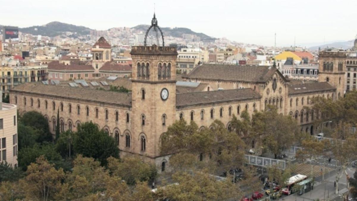 La Universitat de Barcelona suspende 18 meses a un profesor por mantener relaciones con una alumna