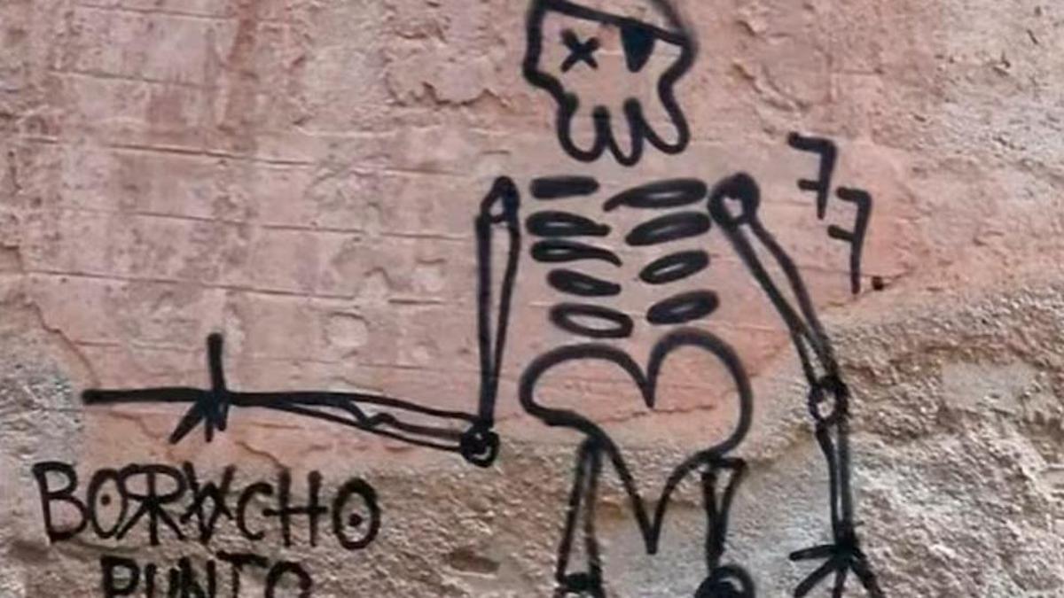 La Policía busca al responsable de vandalizar con pintadas la Puerta de los Siete Suelos de la Alhambra