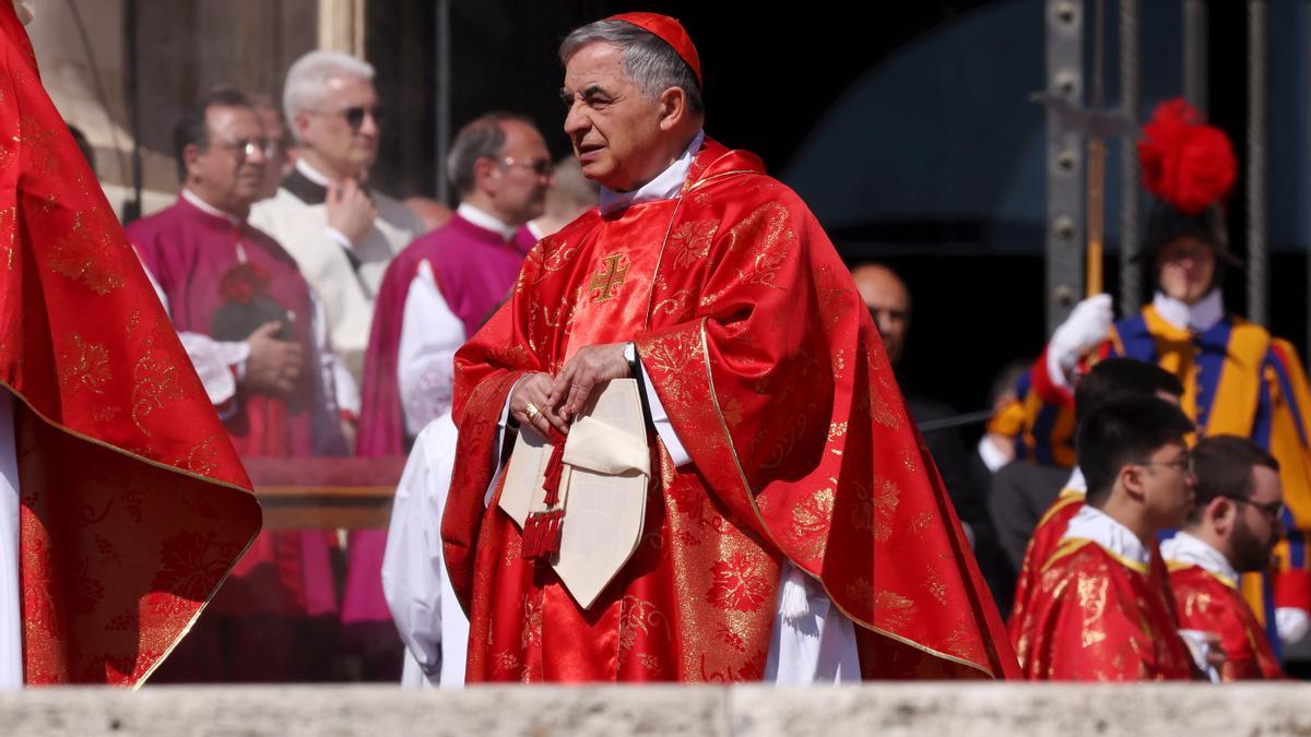 De Becciu y Cipriani al cardenal de Kenia «no invitado»: las polémicas marcan la previa del cónclave hasta el último día