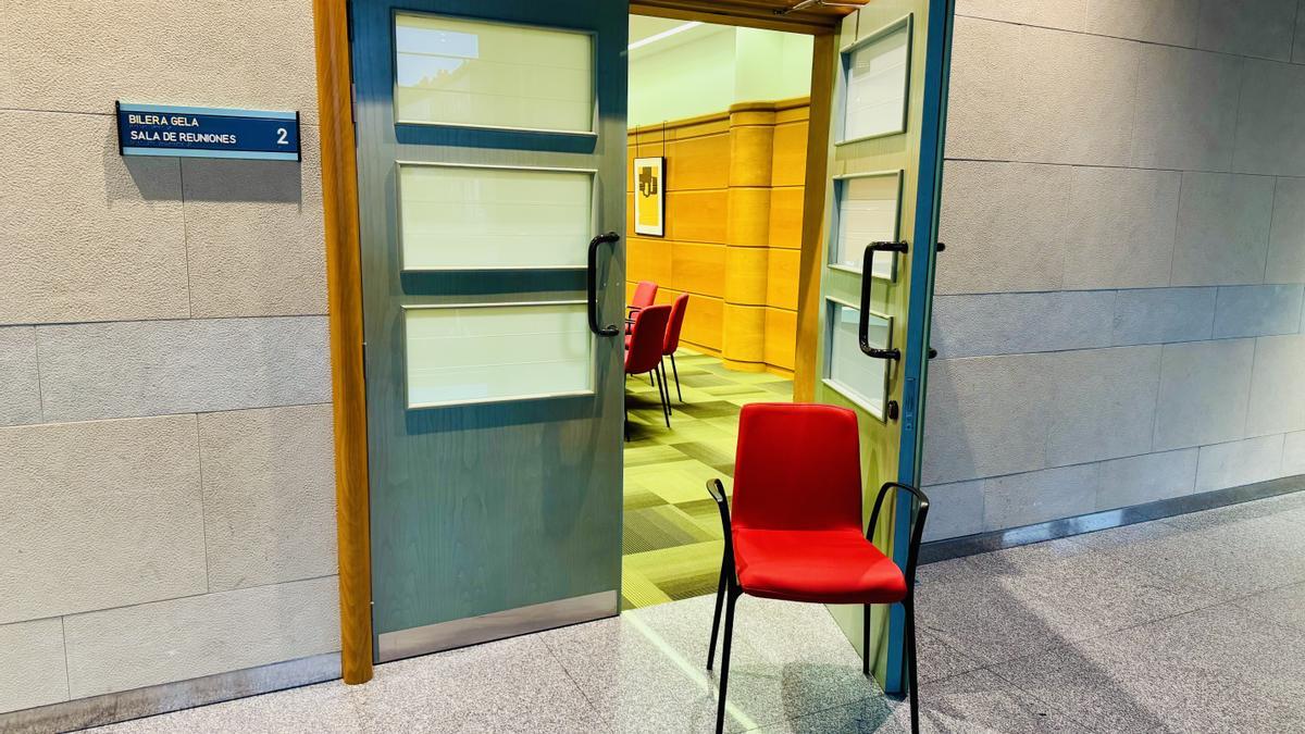 El Gobierno de Pradales pacta el convenio del profesorado con subidas de más del 7% en cuatro años con todos menos ELA