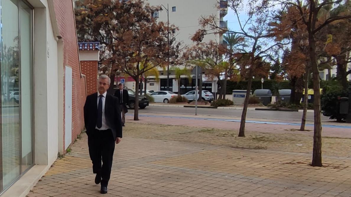 Los indicios que envían al banquillo al alcalde de Estepona: 5.276 euros a su «amiga íntima» sin rastro de que trabajara