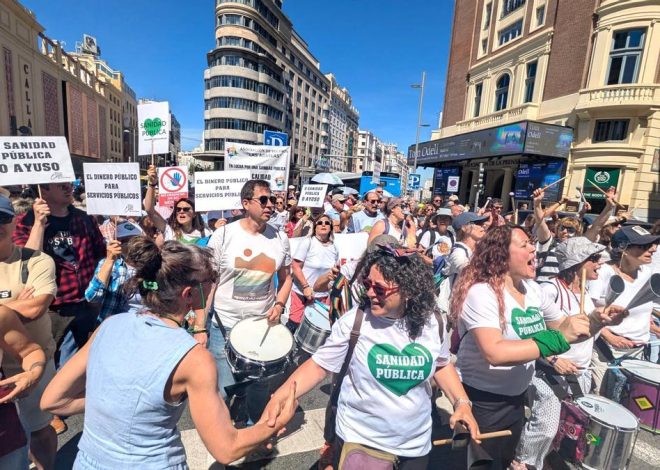 Madrid presiona a Ayuso desde las calles y vuelve a clamar por el sistema de salud: «¿Invertir en sanidad? ¡Eso sí es libertad!»