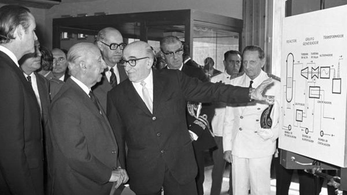 El despegue de la nuclear con Franco: así fue «la captura del Estado español por parte del oligopolio eléctrico bancario»