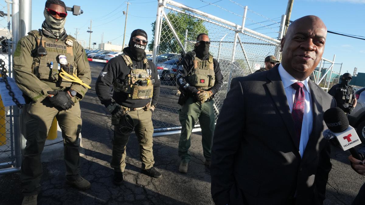 Arrestado el alcalde de Newark por protestar contra un centro de detención de migrantes