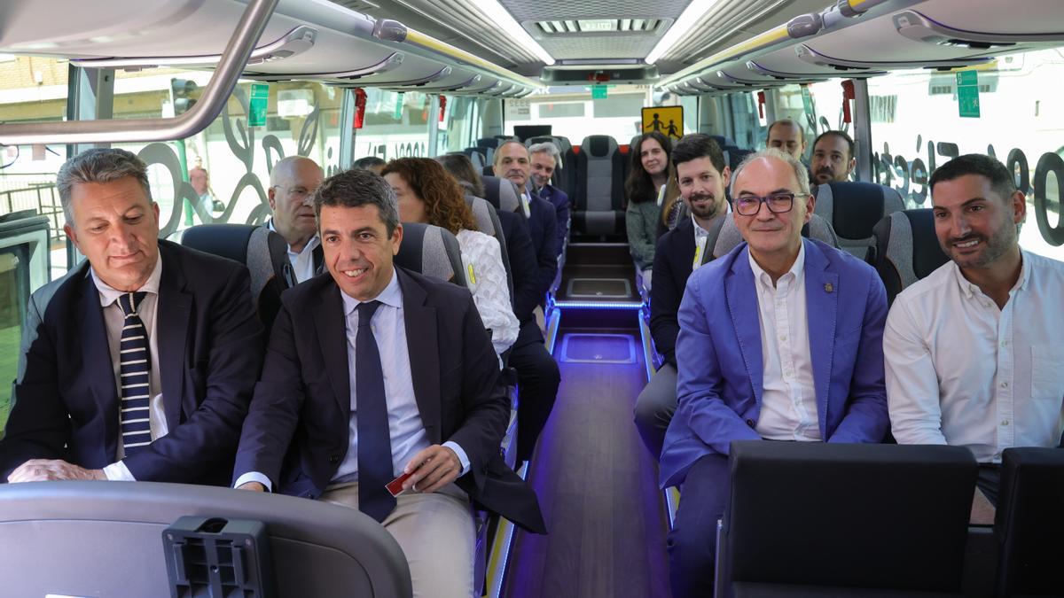Cinco alcaldes del PSPV y Compromís abandonan un acto sobre transporte en Benaguasil al aparecer Mazón por sorpresa