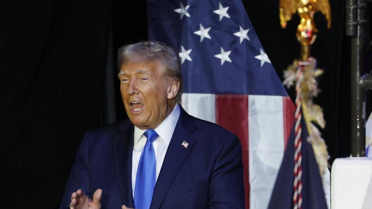 Trump dice que los magnates de internet ahora le «besan el culo»