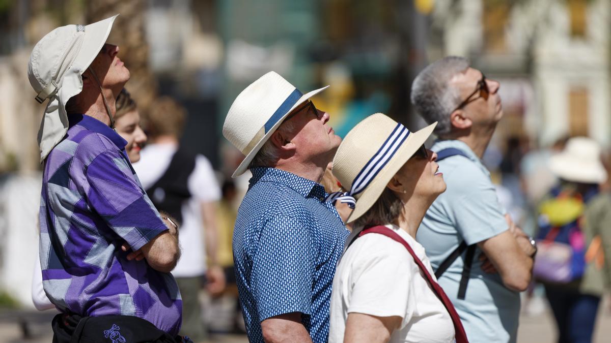 El calor aprieta desde hoy en España con dos comunidades con aviso amarillo y temperaturas de hasta 38 grados