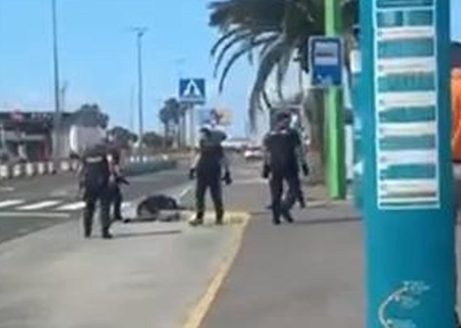 La Policía abate a tiros en el aeropuerto de Gran Canaria a un hombre que intentaba robar portando un cuchillo