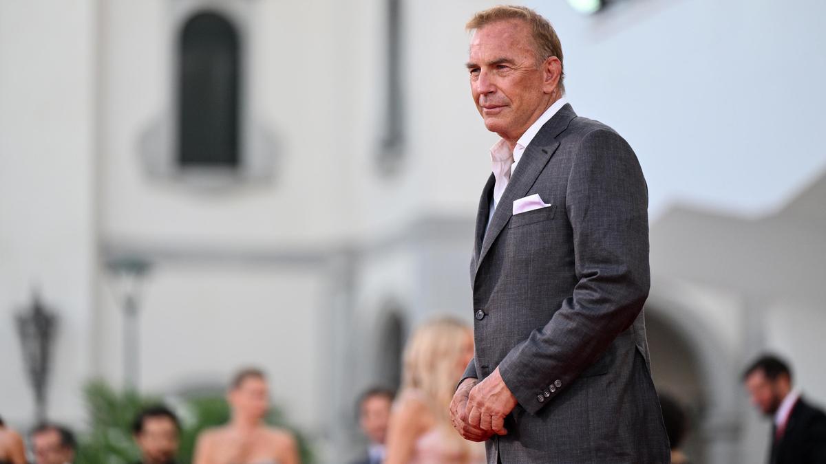 Una actriz demanda a Kevin Costner por una «violenta escena de violación no guionizada»