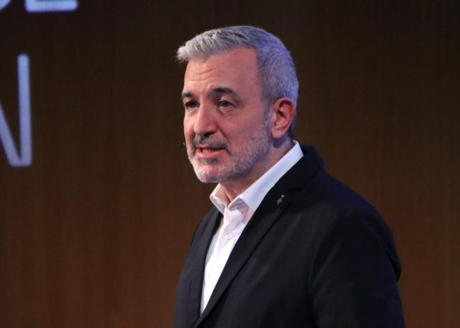 Collboni reorganiza su gobierno y crea una quinta tenencia de alcaldía para completar el mandato en solitario