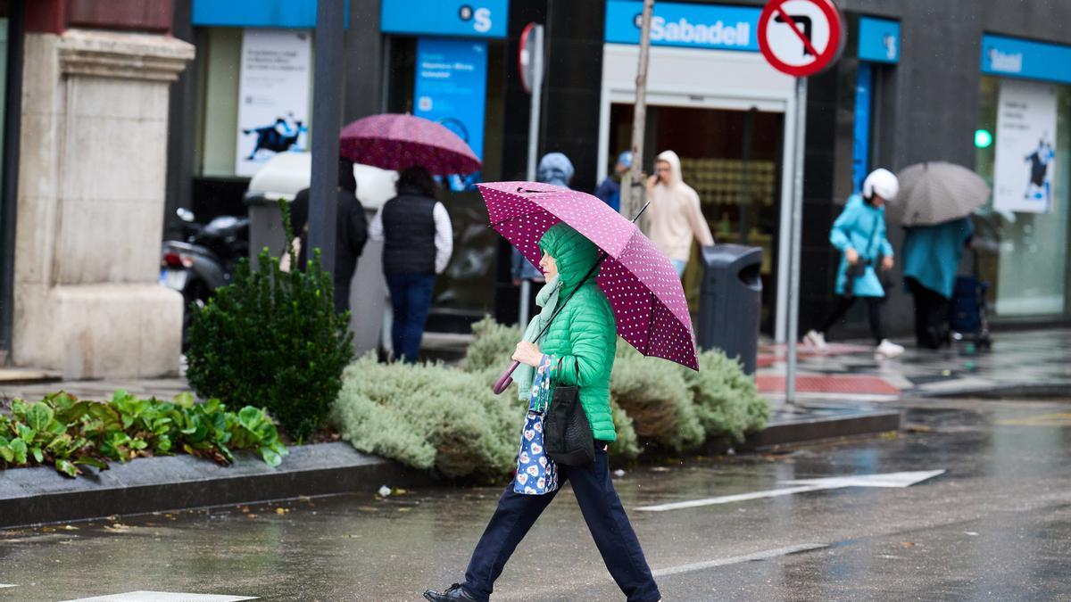 Las lluvias se extienden por España: la Aemet activa avisos en diez comunidades por fuertes tormentas