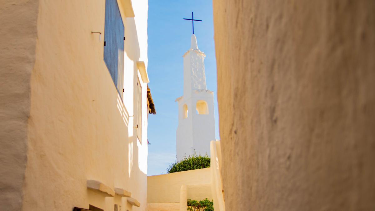 Los vecinos del ‘Mykonos español’ crean itinerarios para turistas: «Vivo de todo, incluso gente que bebió en mi terraza»