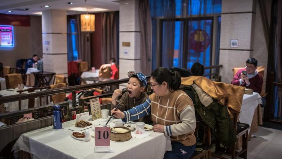 Jóvenes, autónomos, en familia y de la misma región: un perfil del migrante chino en España