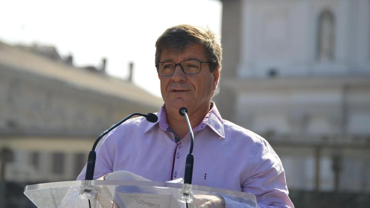 El contrato del abogado con el alcalde de Fuendetodos fijaba un recargo del 10% al tardar solo 10 días en abonar un recibo