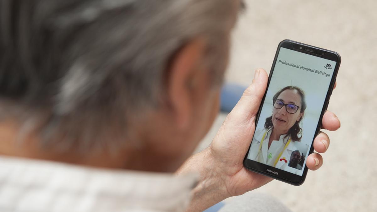 Un estudio en nueve hospitales avala la supervisión mediante ‘apps’ para reducir la mortalidad de enfermos cardíacos